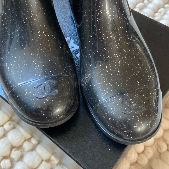 Chanel Glitter Camellia Rainboots - Picture 2 of 7